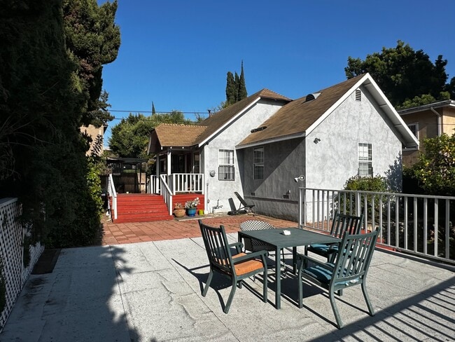 Building Photo - 542 N Virgil Ave
