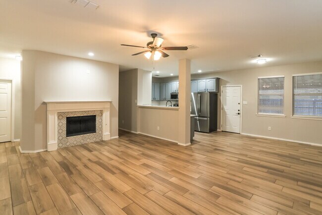 Building Photo - 7900 Swan Park Dr