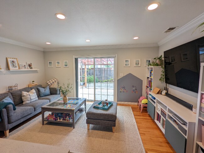 Building Photo - 3045 Spring Garden Dr