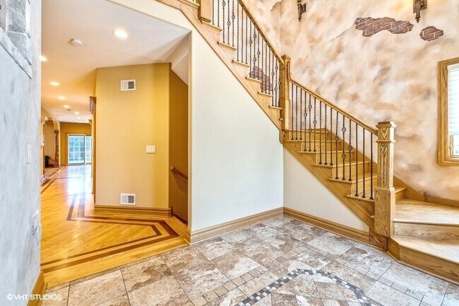 Foto del edificio - 5053 N Oconto Ave