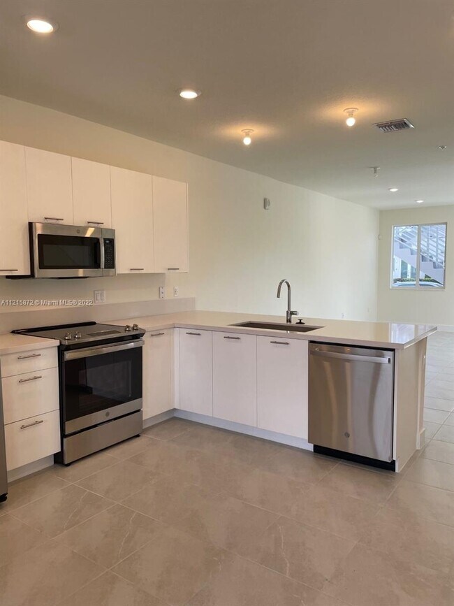 Building Photo - 10270 NW 66th St