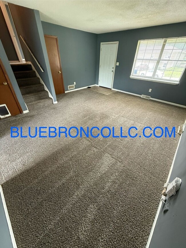 Building Photo - Updated 3-Bed, 2-Bath Multi-Level Home in ...
