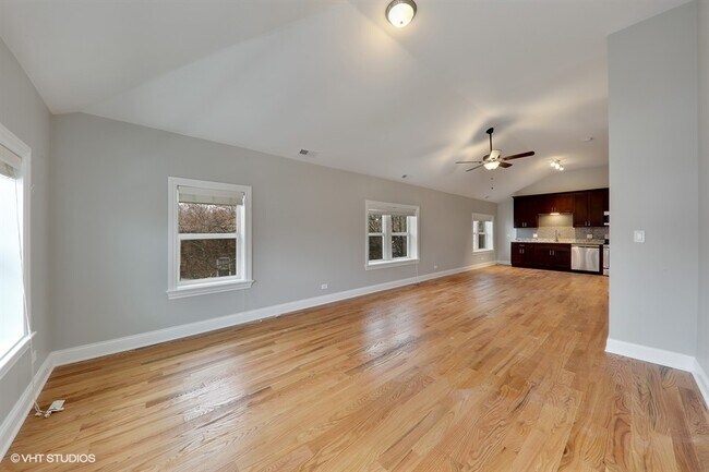 Building Photo - 328 E Liberty Dr