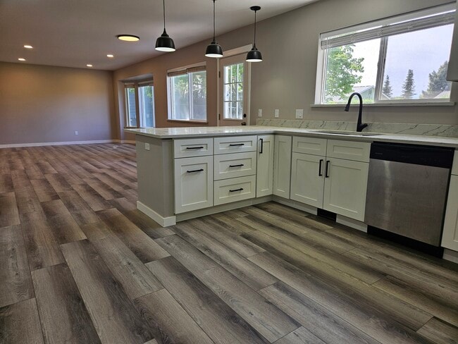 Building Photo - 2214 Claremont Ct