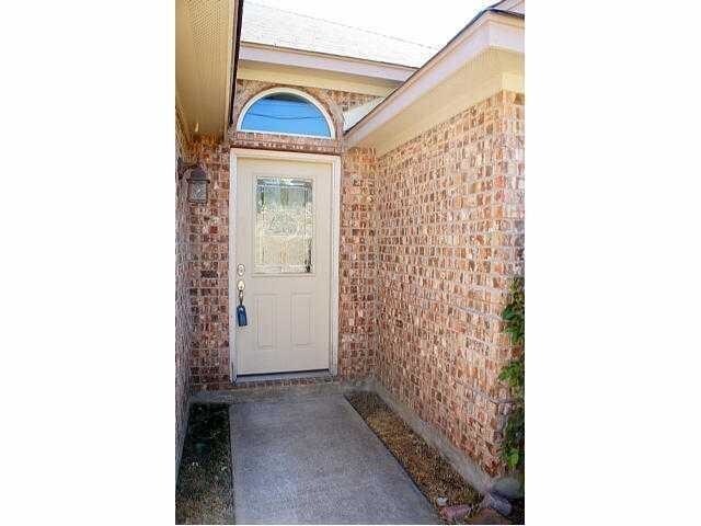 Building Photo - 10126 Longhorn Skyway