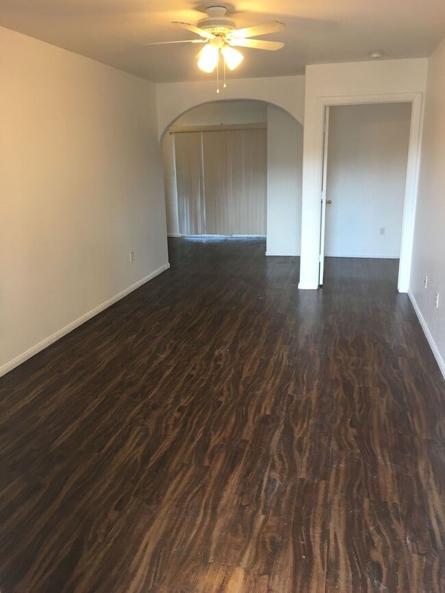 Building Photo - 9751 E Magma Dr