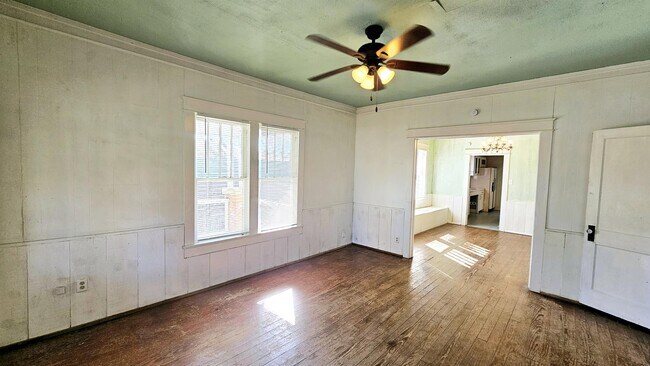 Building Photo - 1303 Greenville St