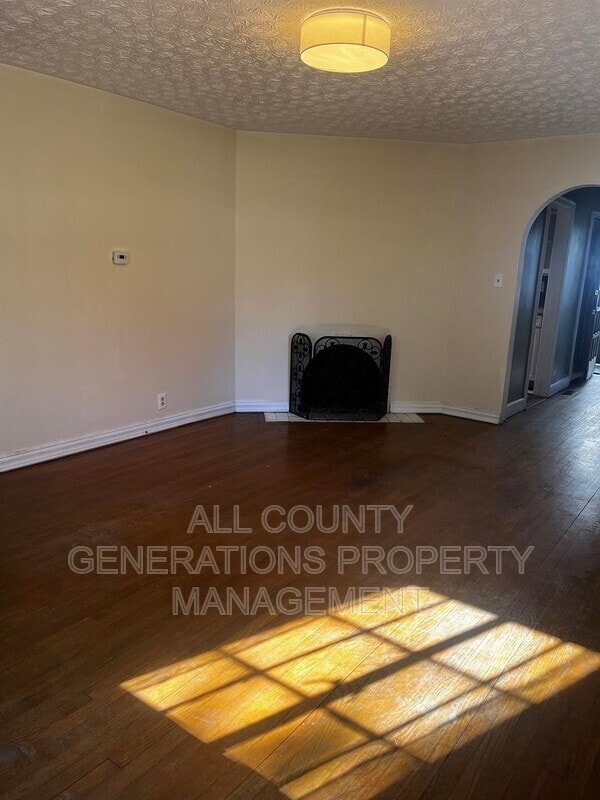 Building Photo - 572 Sunset View Dr