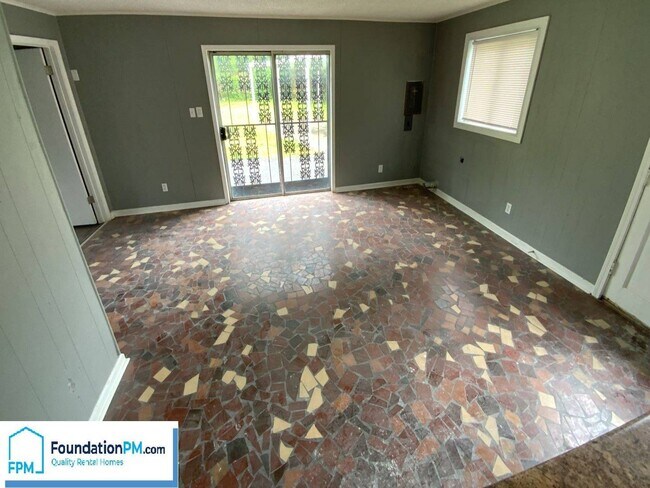 Foto del edificio - 245 W Mitchell Rd