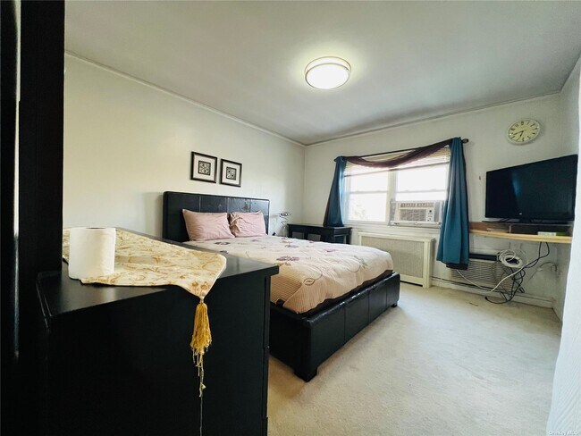 Building Photo - 20-42-42 28th St