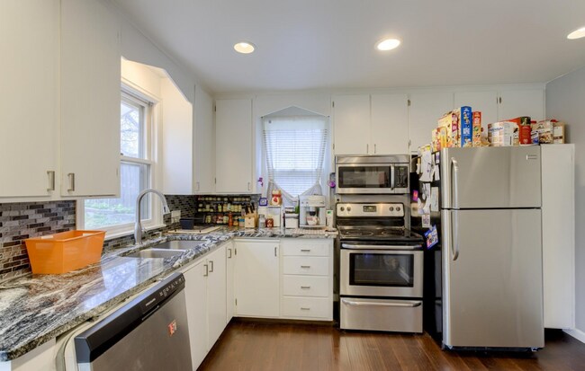 Building Photo - 706 N 72nd St