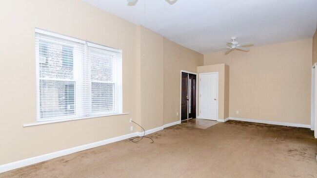 Building Photo - 460 W 29th St