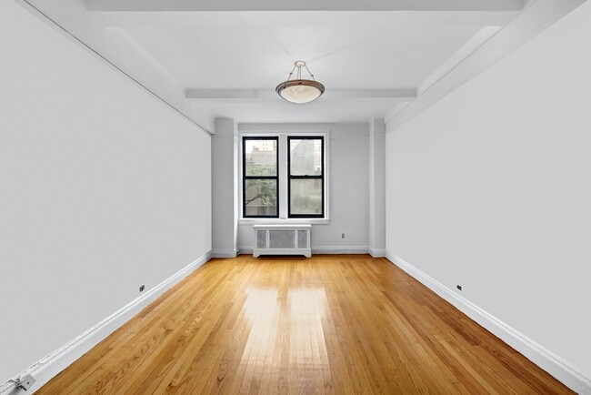 Building Photo - 301 E 21st St