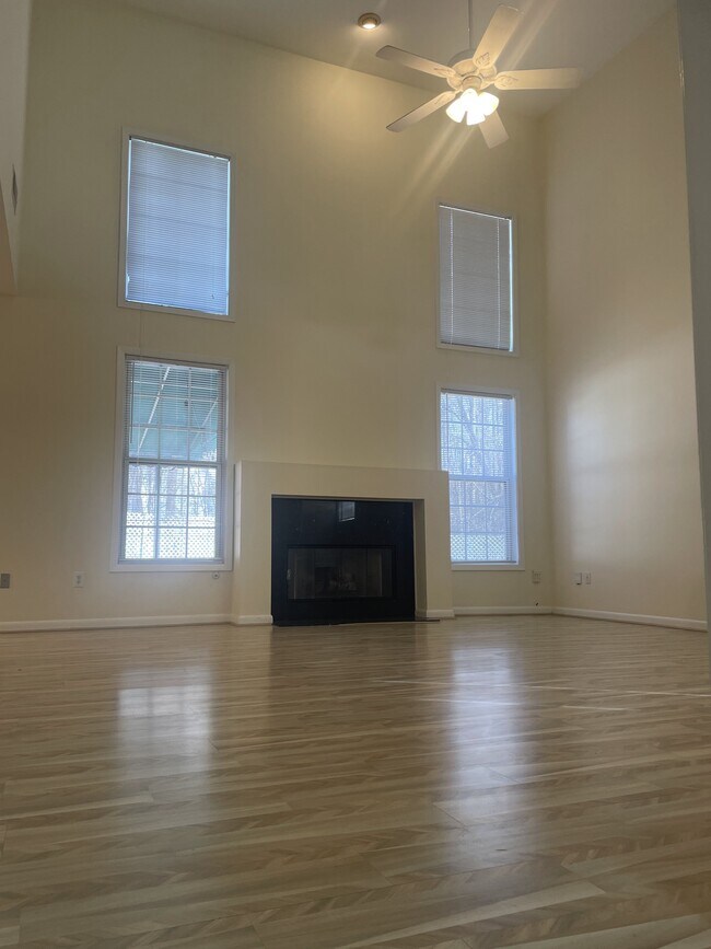 Foto del edificio - 11080 Kimball Crest Dr