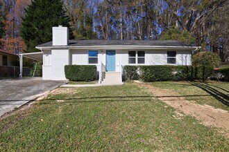 Building Photo - 810 Commodore Dr NW