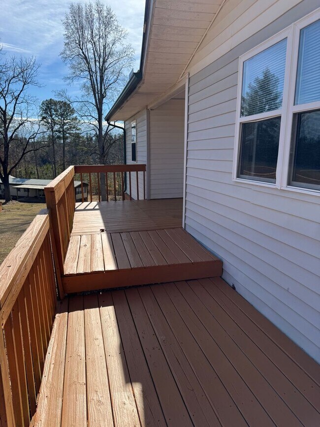 Foto del edificio - Spacious 4-Bedroom Rural Home on Private Acreage