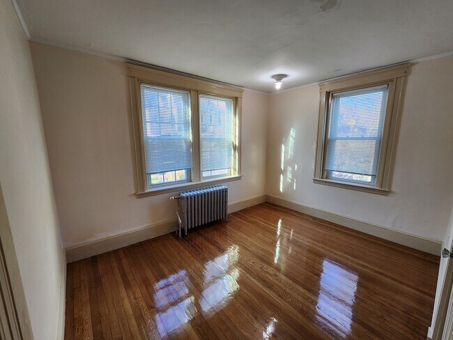 Building Photo - 206 Presidents Ln