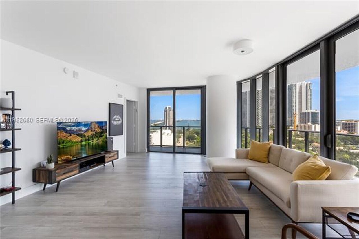 Photo - 121 NE 34th St unit 1204 (A11982680)