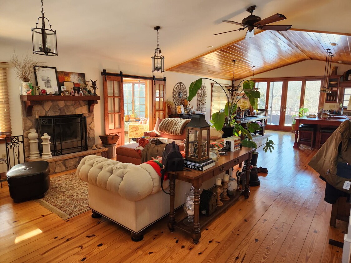 Foto del edificio - 4 Greenbrier Rd