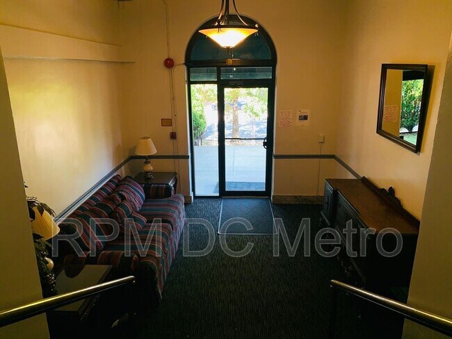 Foto del edificio - 815 Maryland Ave NE