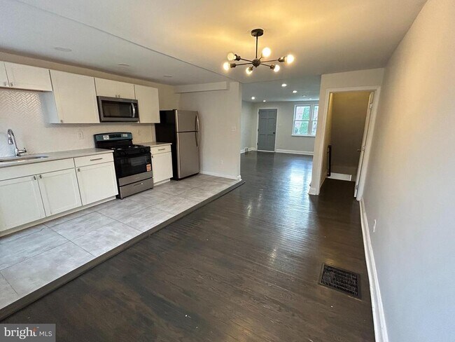 Foto del edificio - 7345 Woodcrest Ave