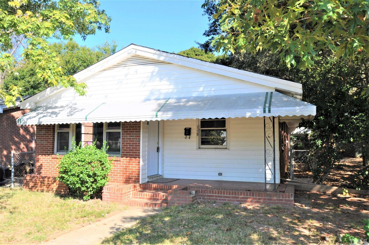 Primary Photo - 1225 Robinson Ave
