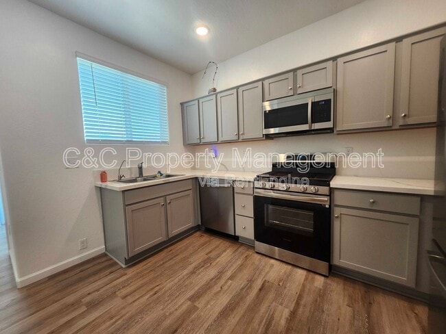 Foto del edificio - 1066 Buena Vis Ln
