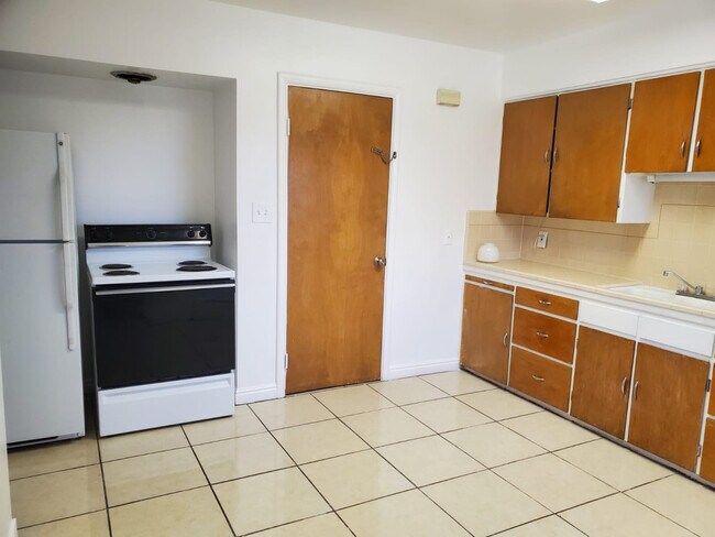 Building Photo - 1895 McClelland