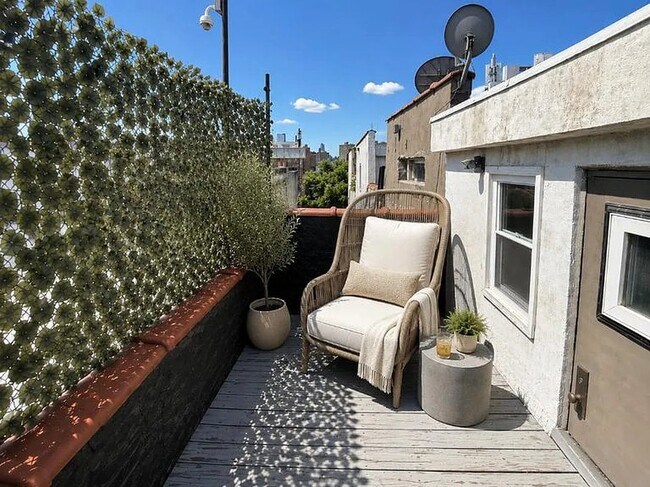 Foto del edificio - 410 E 13th St