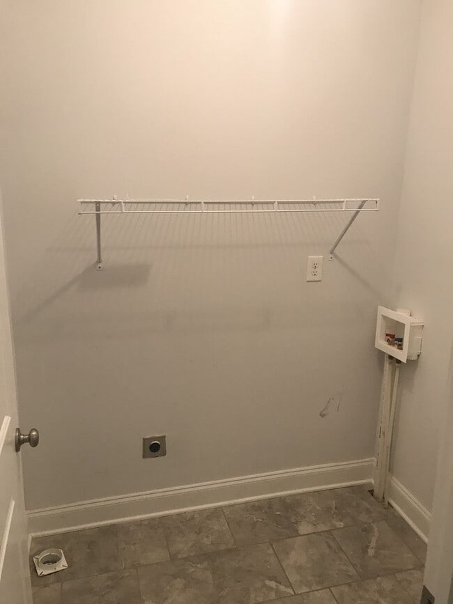 Building Photo - 2 Bed & 2 Bath in Old Hickory