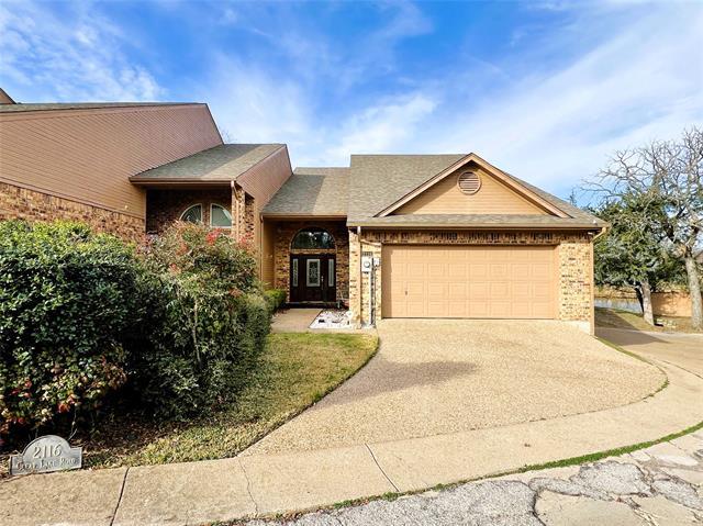 Foto del edificio - 2116 Clear Lake Rd