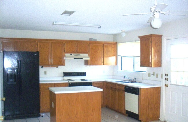 Foto del edificio - 1611 E Robertson Ave