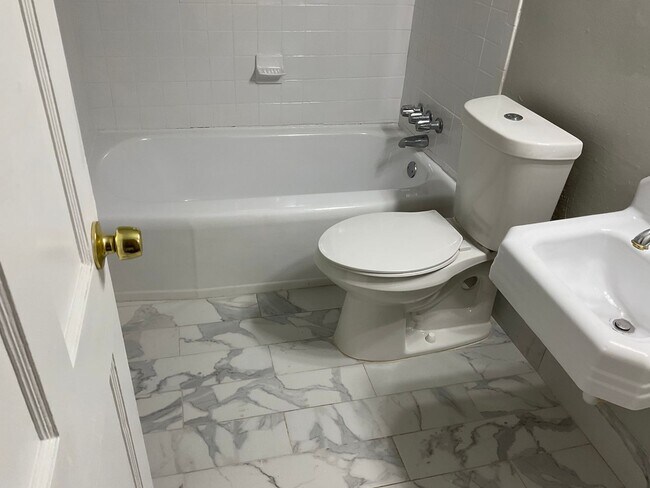Foto del edificio - 2 Bedroom 1 Bath Duplex