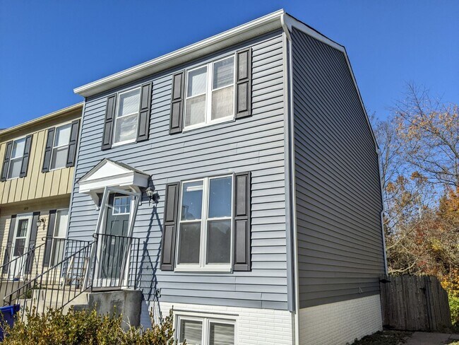 Foto del edificio - Renovated townhouse in established Frederick neighborhood ready now!