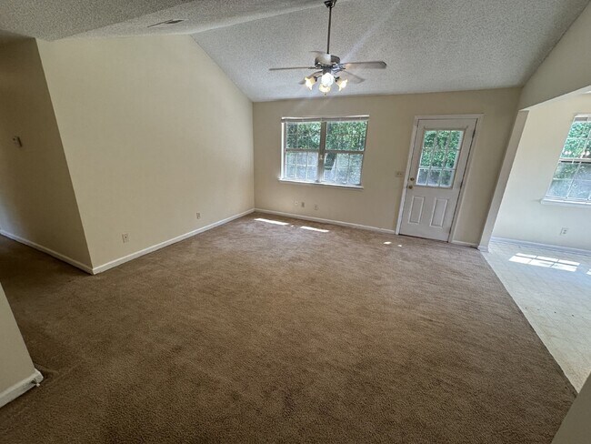Building Photo - Home For Rent