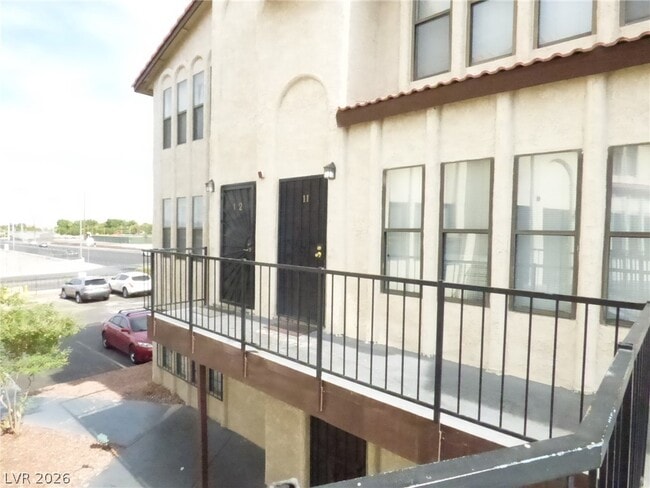 Building Photo - 2080 E Karen Ave