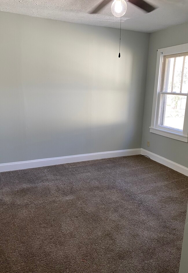 Building Photo - 524 N College St