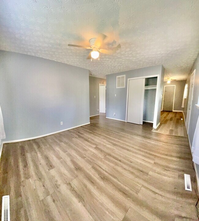 Building Photo - 1382 Southfield Dr S