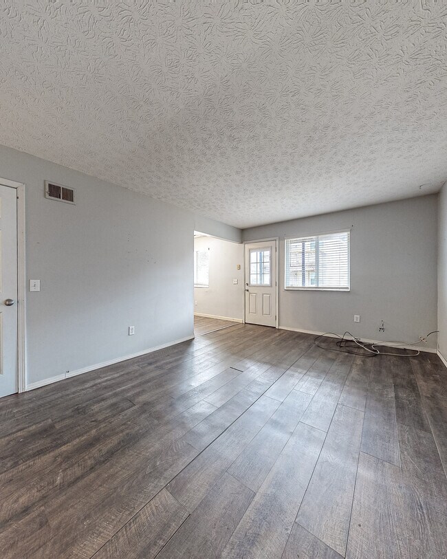 Building Photo - 868-892 S Spring Rd Apartments