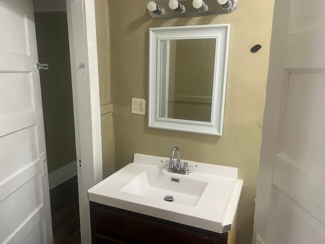 Building Photo - 1315 Nutwood St