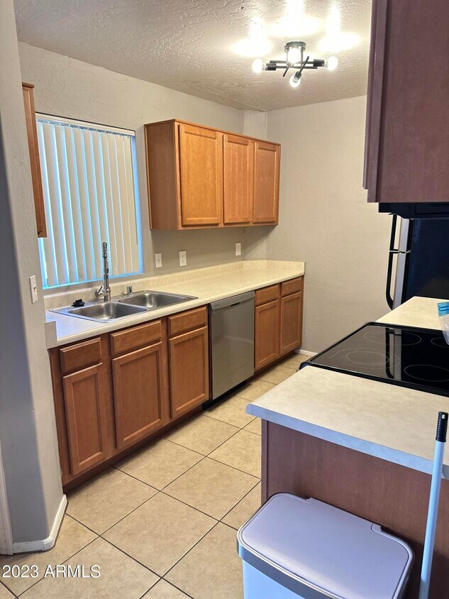 1287 N Alma School Rd Unit 282, Chandler, AZ 85225 Room for Rent in