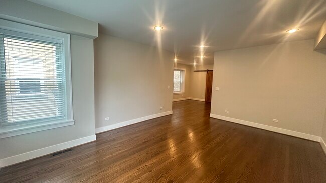 Foto del edificio - 5632 N St Louis Ave