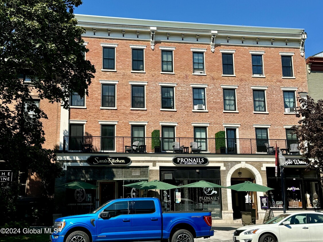 Primary Photo - 423 Broadway