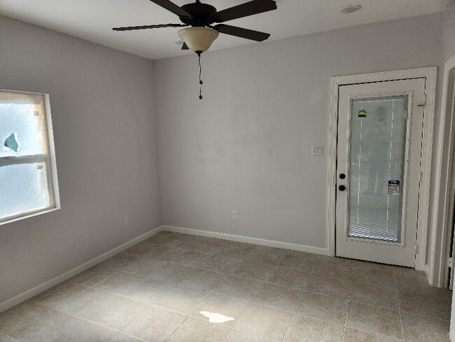 Building Photo - 21118 Walnut Dr