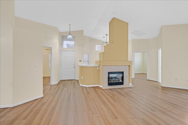 Foto del edificio - Green Valley Town House