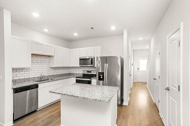 Building Photo - Newer Beautiful 3 Bed 2.5 Bath!