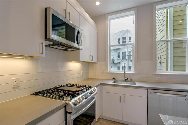 Building Photo - 41 Rosemont Pl