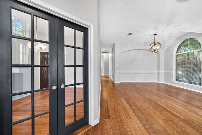 Foto del edificio - 16431 Red Crest Dr