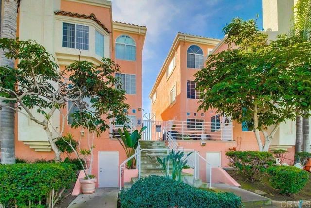 Primary Photo - 221 Donax Ave