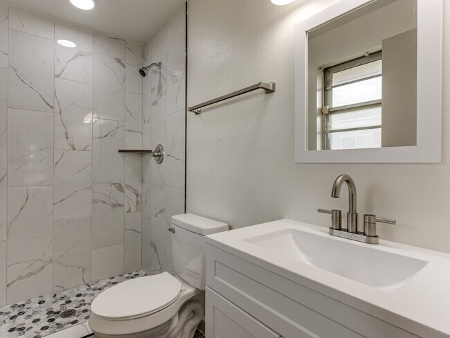 Foto del edificio - 4115 SE 14th St